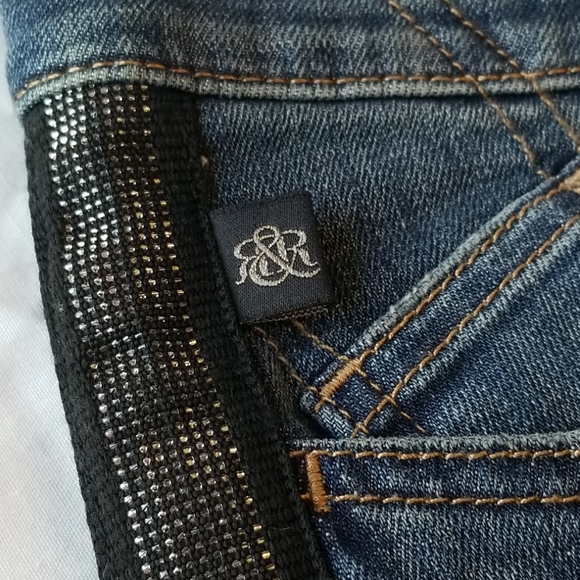 🅢︎🅐︎🅛🅔︎ 𝓡𝐨𝐜𝐤 & 𝓡𝐞𝐩𝐮𝐛𝐥𝐢𝐜 𝐉𝐞𝐚𝐧 - Picture 4 of 11